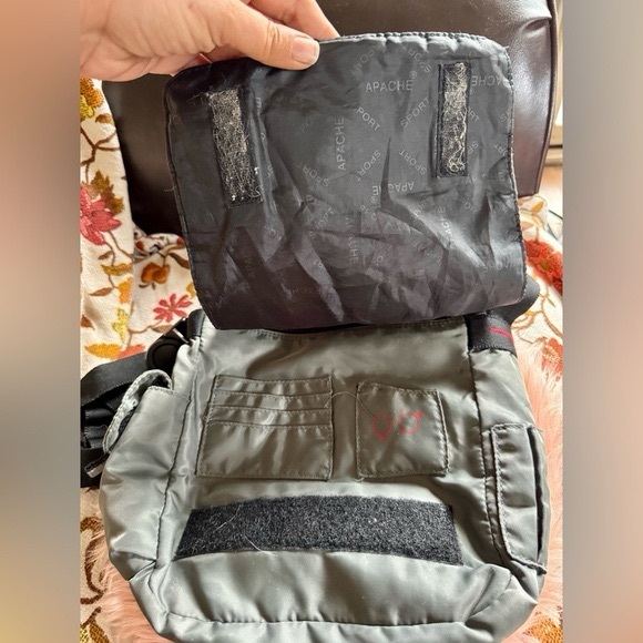 Gray and Black Minimalist Messenger Bag with Durable Design - Picture 2 of 3